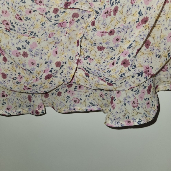 ASTR The Label Cream/Pink/Lavender Ruffle Neck/Hem Crop Top Size M Ruched Cuffs - Picture 6 of 12